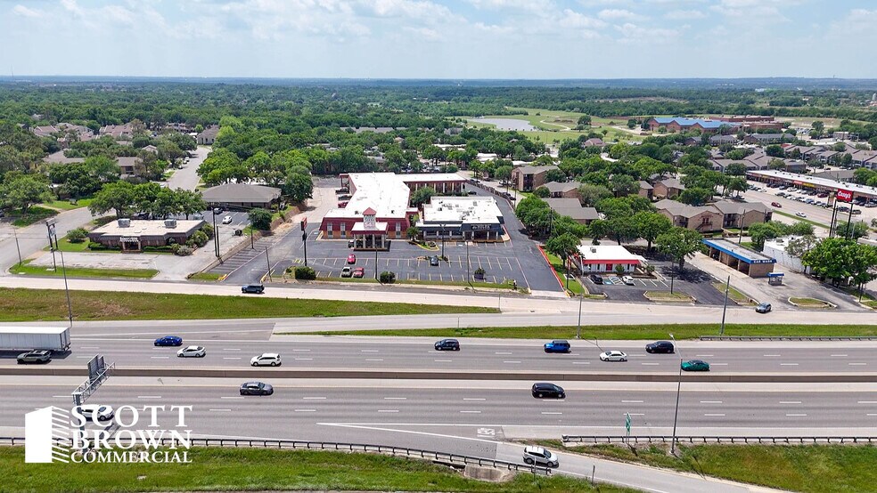 More Photos Of 820 S Interstate 35 E, Denton General Retail For Lease