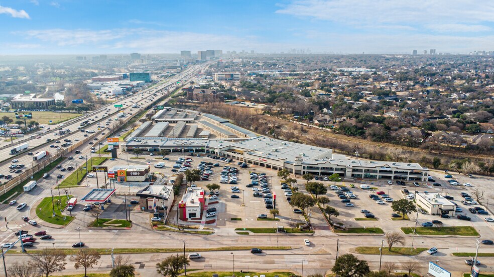 More Photos Of 11613-11617 N Central Expy, Dallas Unknown For Lease