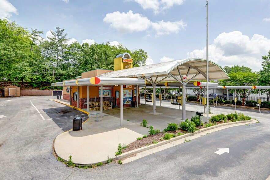 More Photos Of 954 N Pleasantburg Dr, Greenville Fast Food For Sale