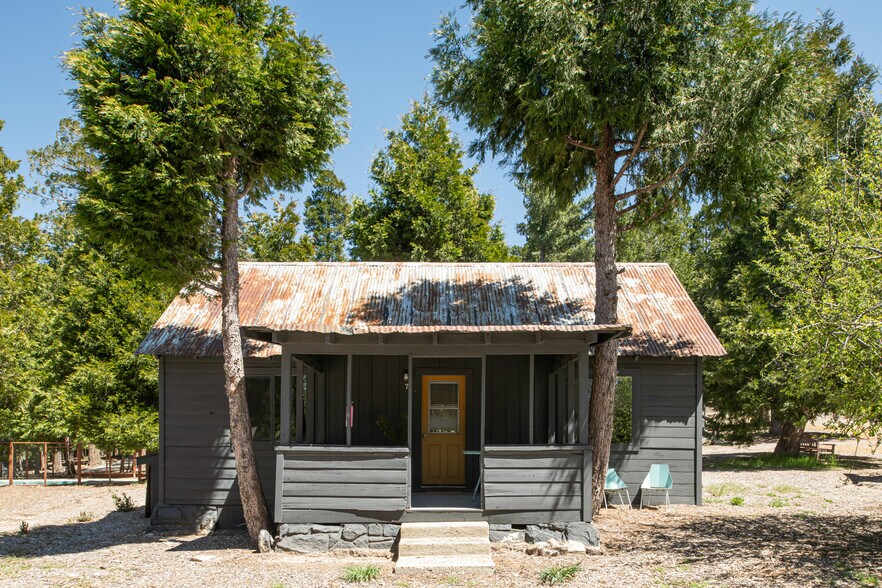 More Photos Of 25807 State Highway 189, Twin Peaks Hotel For Sale