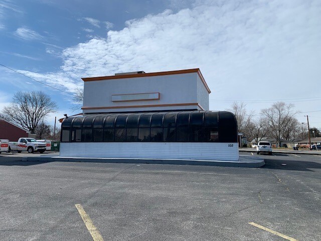 Primary Photo Of 102 Marrows Rd, Newark Restaurant For Lease