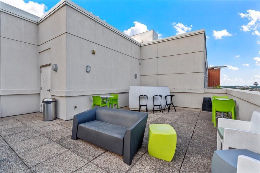 More Photos Of 715 N Church St, Charlotte Office For Sale