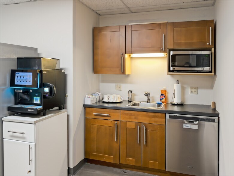 More Photos Of 1101 Worcester Rd, Framingham Coworking Space