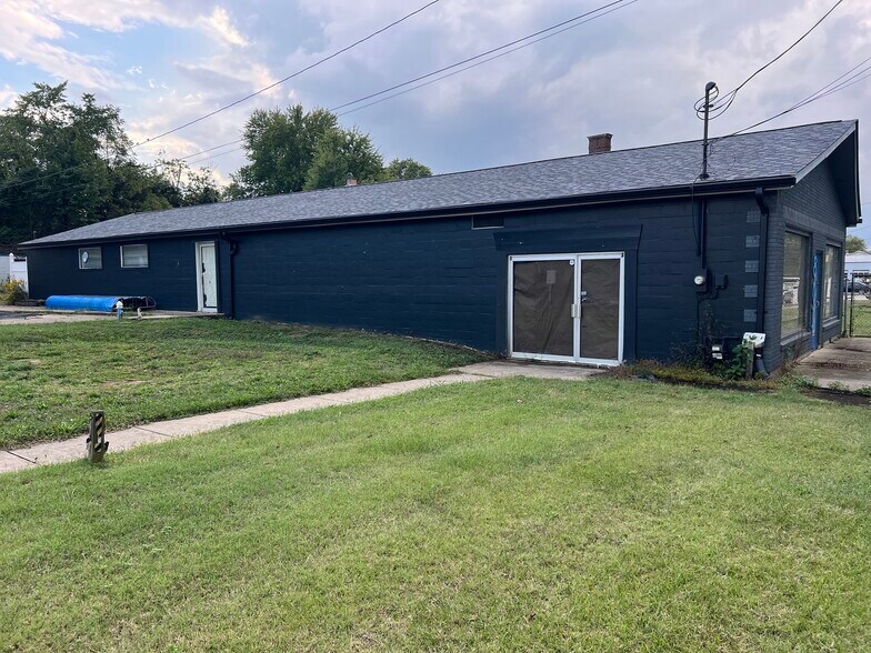More Photos Of 805 Ohio Pike, Cincinnati Storefront Retail Office For Sale