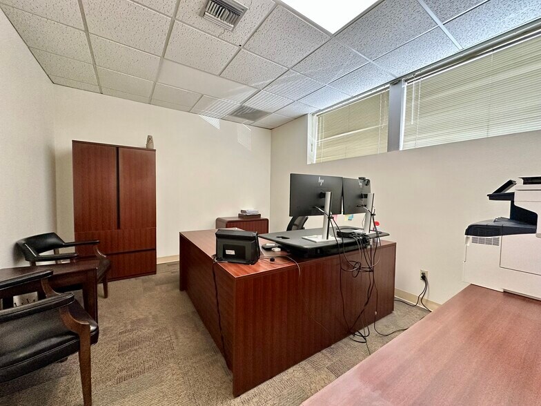 More Photos Of 705 Lamar St, Wichita Falls Office For Sale