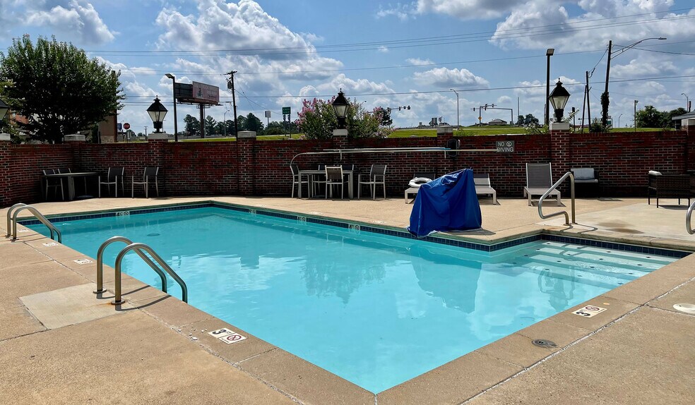 More Photos Of 4910 W Monkhouse Dr, Shreveport Hotel For Sale