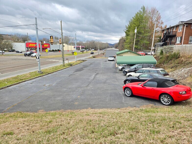 More Photos Of 700 Volunteer Pky, Bristol Auto Dealership For Sale
