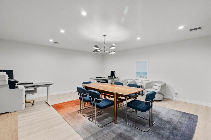 More Photos Of 24325 Main St, Newhall Office For Lease
