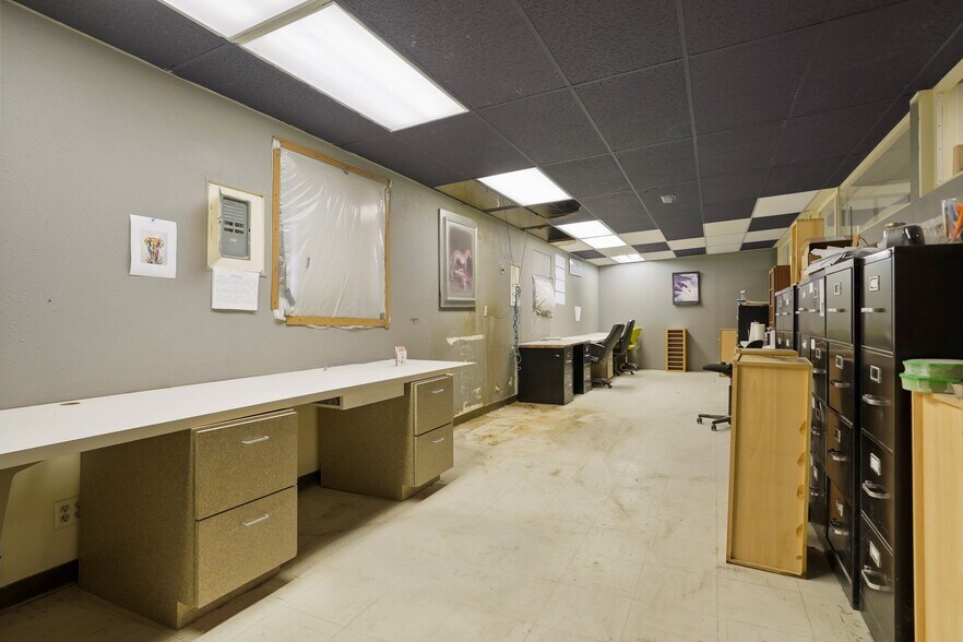 More Photos Of 3300 E 43rd Ave, Denver Manufacturing For Sale