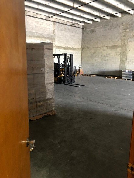 More Photos Of 6709 NW 84th Ave, Doral Light Distribution For Lease