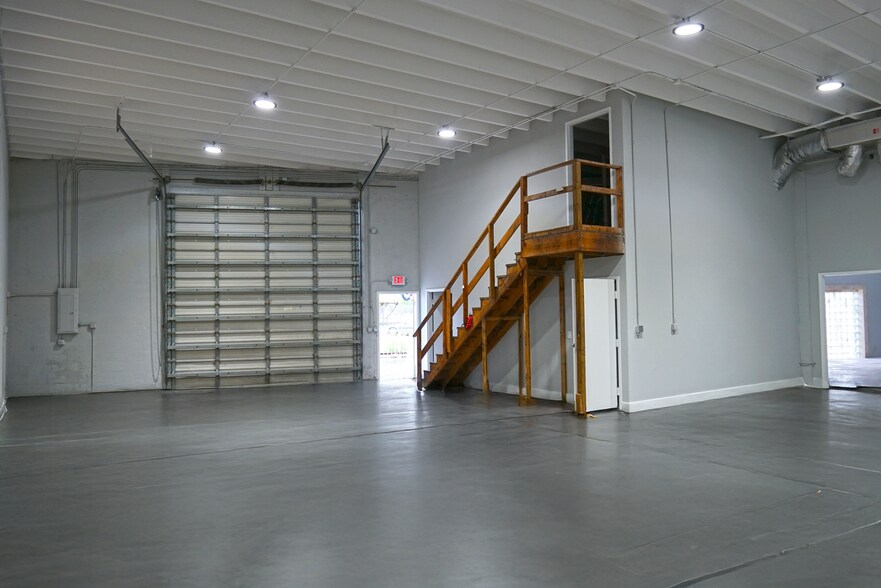 More Photos Of 821 27th St, West Palm Beach Warehouse For Lease