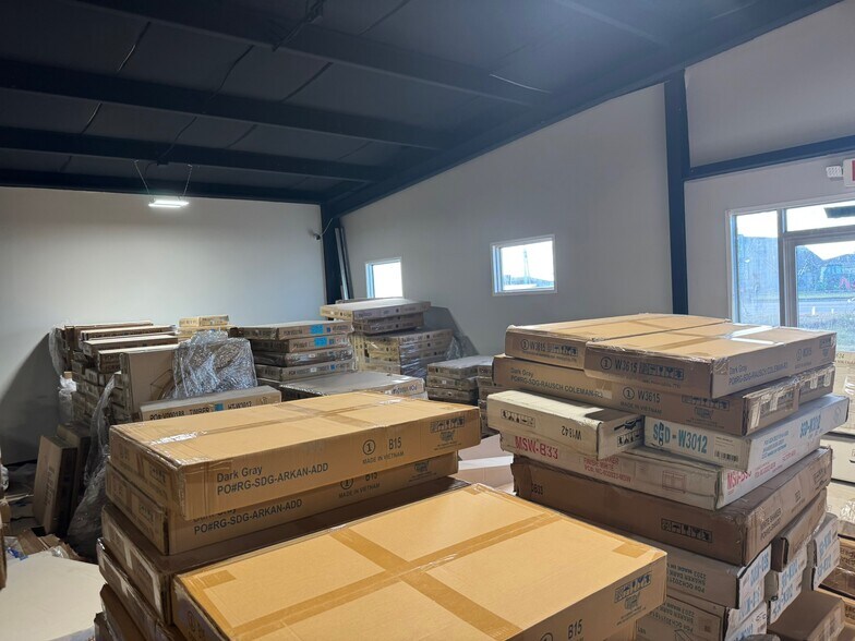 More Photos Of 2103 S 8th St, Rogers Warehouse For Sale