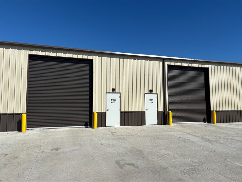 More Photos Of 1850 W Henderson Rd, Angleton Unknown For Lease