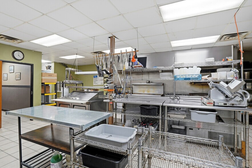 More Photos Of 103 N Allen St, Centralia General Retail For Sale