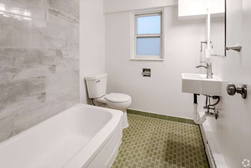 More Photos Of 22 E 22nd St, Minneapolis Multifamily For Sale