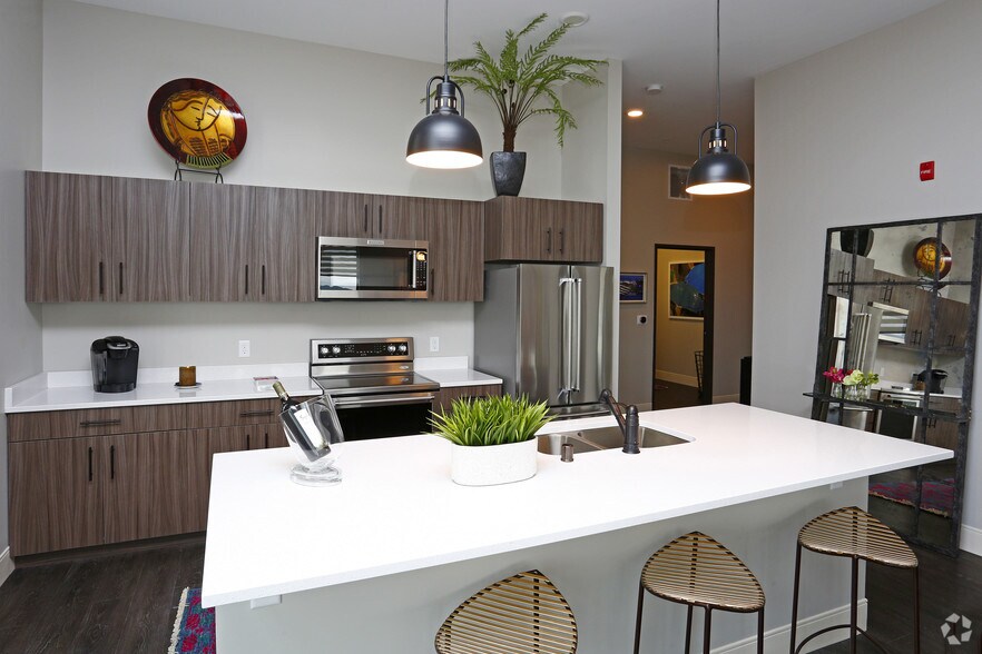 More Photos Of 323 State St, La Crosse Apartments For Sale