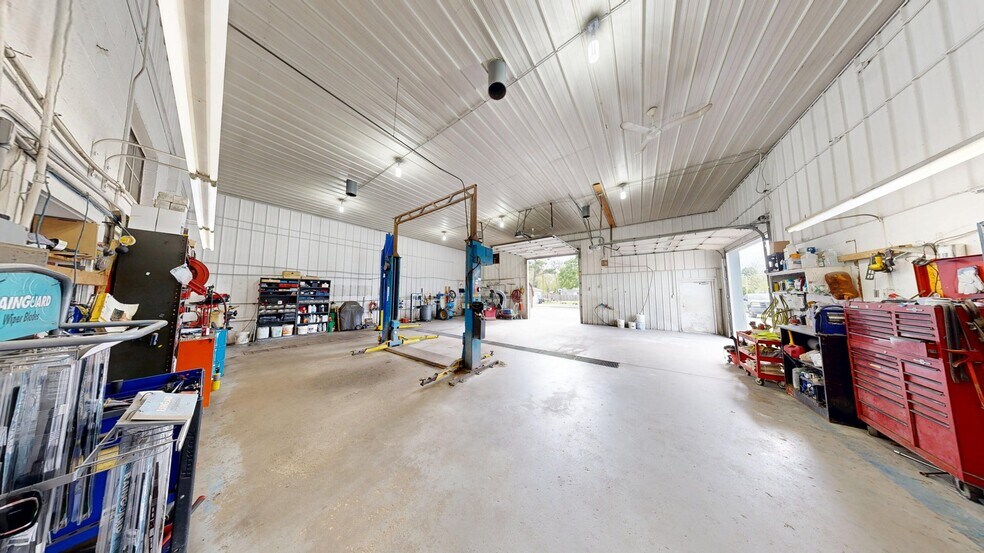 More Photos Of 1105 N McKinley Ave, Rensselaer Auto Dealership For Sale