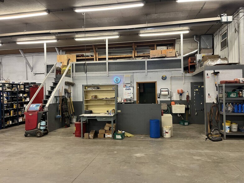 More Photos Of 1006 Covington St, Crawfordsville Warehouse For Sale