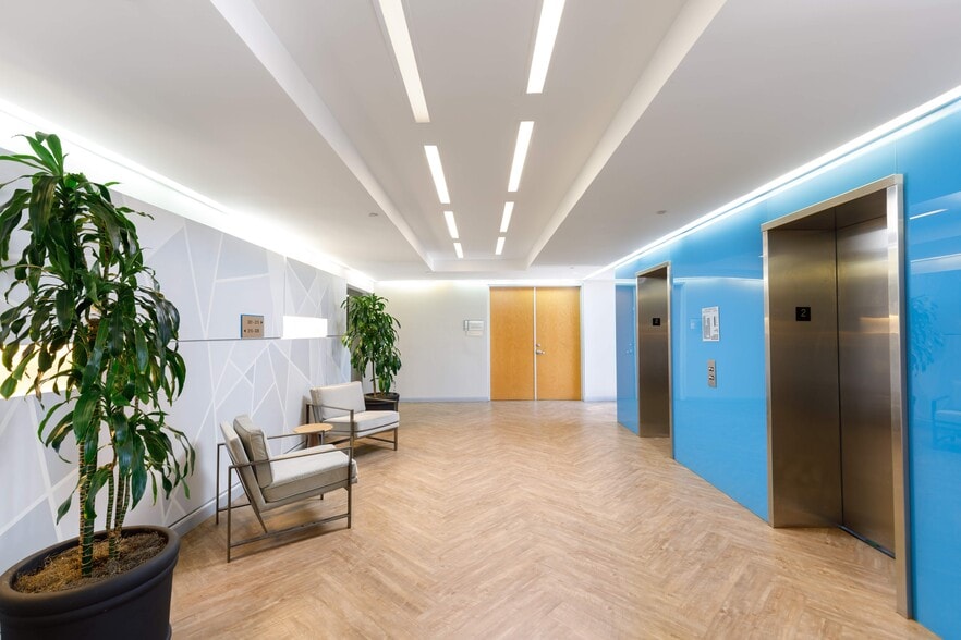 More Photos Of 16200 Ventura Blvd, Encino Office For Lease