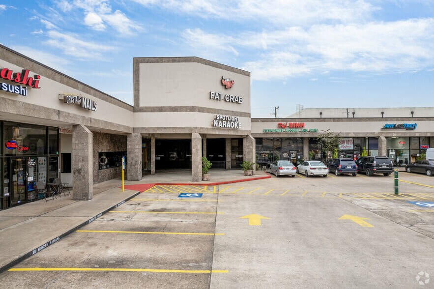 More Photos Of 5901 Westheimer Rd, Houston Unknown For Lease