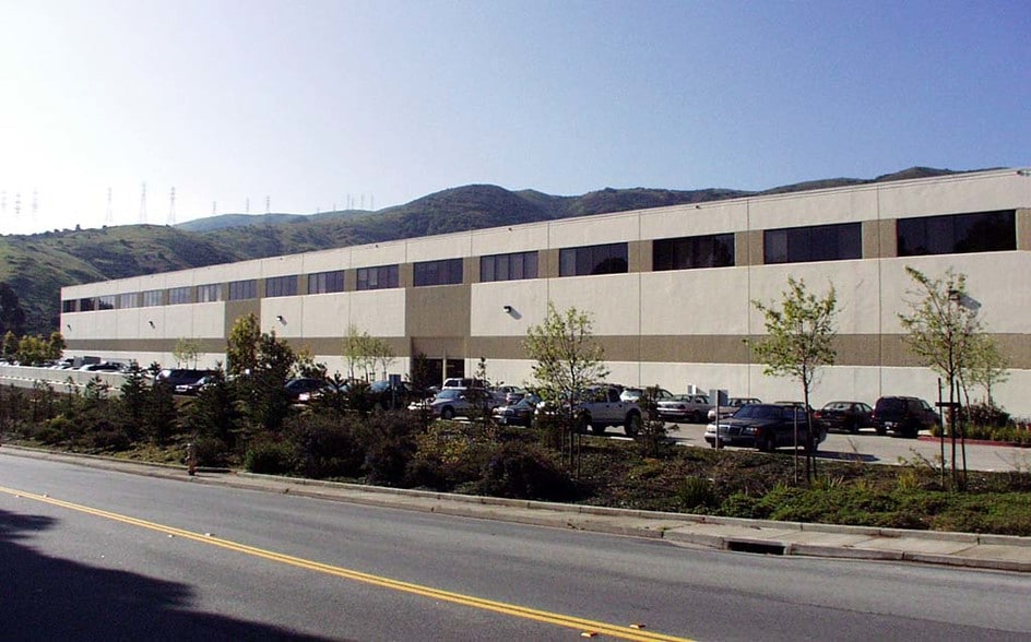 More Photos Of 99 S Hill Dr, Brisbane Warehouse For Lease