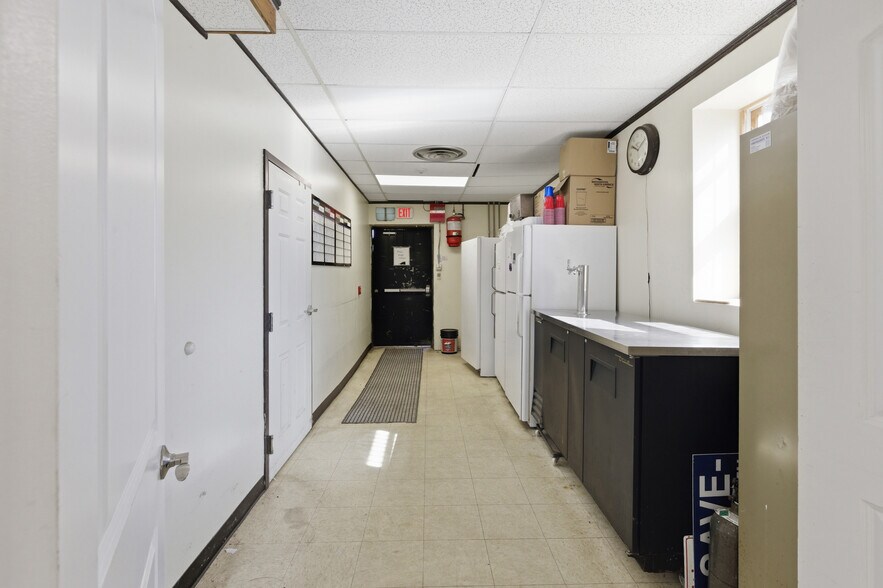 More Photos Of 81 Sprague St, Portsmouth Specialty For Sale