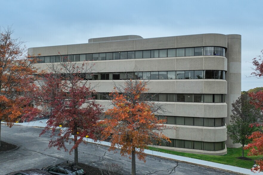 More Photos Of 77 S Bedford St, Burlington Office For Lease