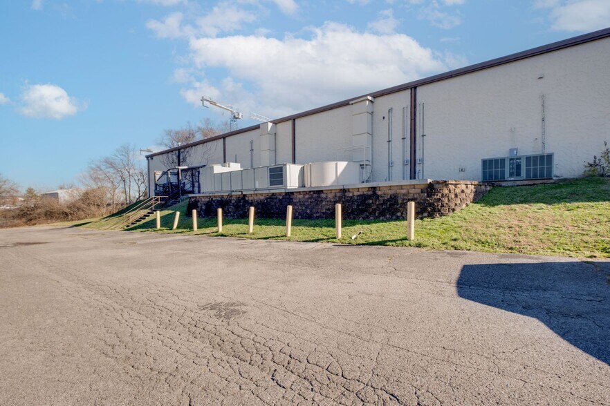More Photos Of 520 Merritt Ave, Nashville Warehouse For Sale