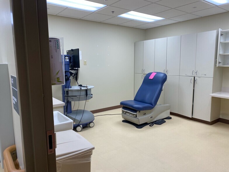 More Photos Of 600 N Bell Blvd, Cedar Park Medical For Lease