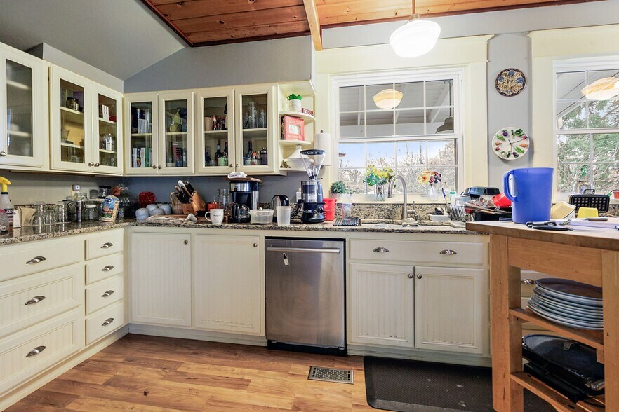 More Photos Of 455 N Oregon St, Jacksonville Hospitality For Sale