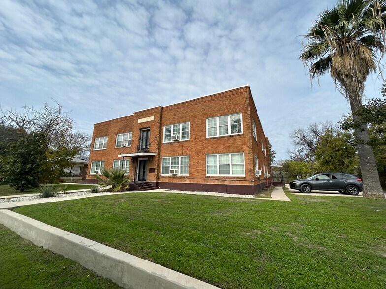 More Photos Of 1409 W Woodlawn Ave, San Antonio Apartments For Sale
