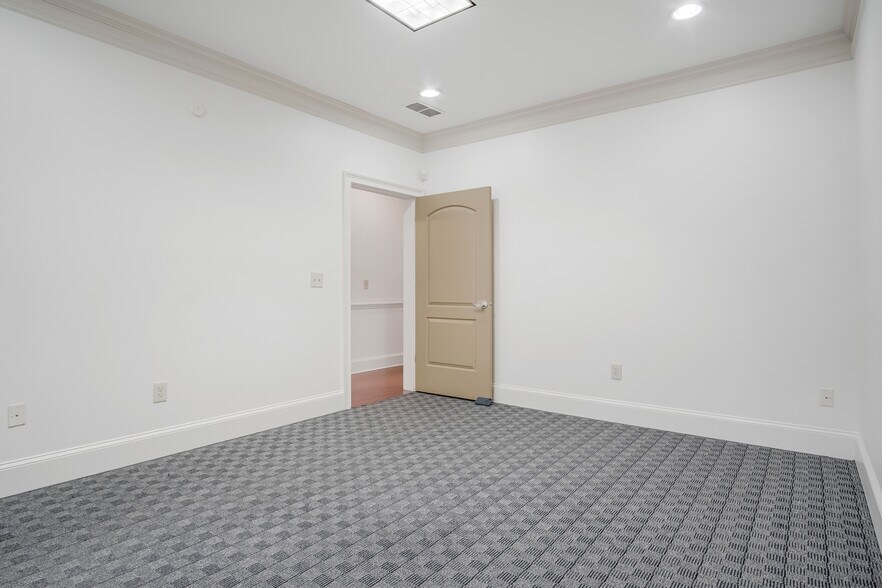 More Photos Of 4720 Peachtree Industrial Blvd, Berkeley Lake Office For Lease