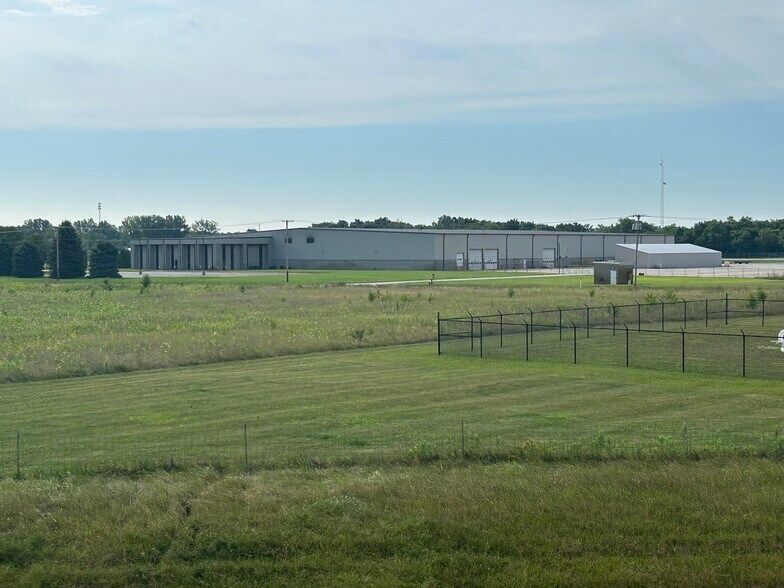 Primary Photo Of 160 W 750, Howe Manufacturing For Sale