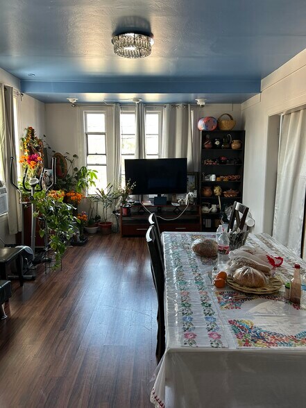 More Photos Of 1856 W Washington Blvd, Los Angeles General Retail For Sale