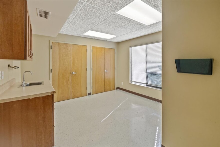 Primary Photo Of 24 Wyckoff Ave, Waldwick Medical For Lease