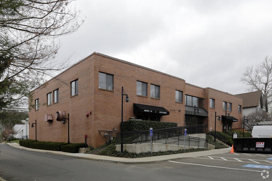 More Photos Of 142 Old Ridgefield Rd, Wilton Storefront For Lease