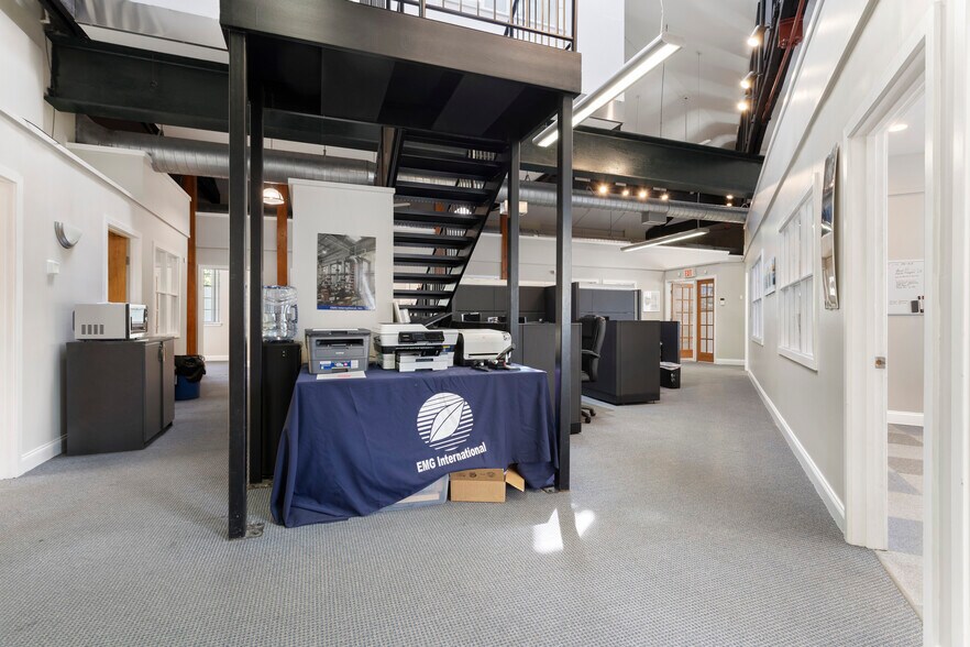 More Photos Of 101 N Providence Rd, Wallingford Office For Sale