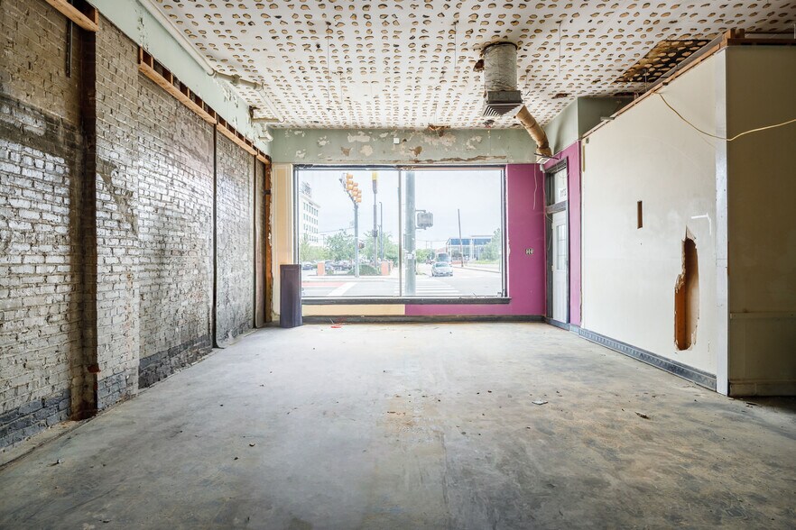 More Photos Of 2711 W Broad St, Richmond Apartments For Lease