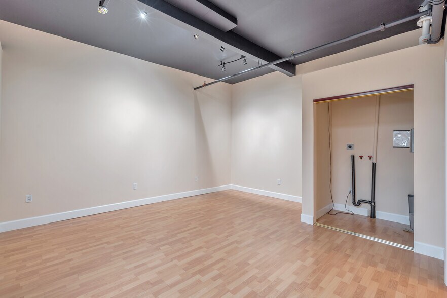 More Photos Of 74 Digital Dr, Novato Warehouse For Sale