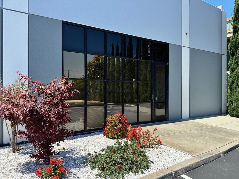 More Photos Of 930-932 Hamlin Ct, Sunnyvale Research And Development For Lease