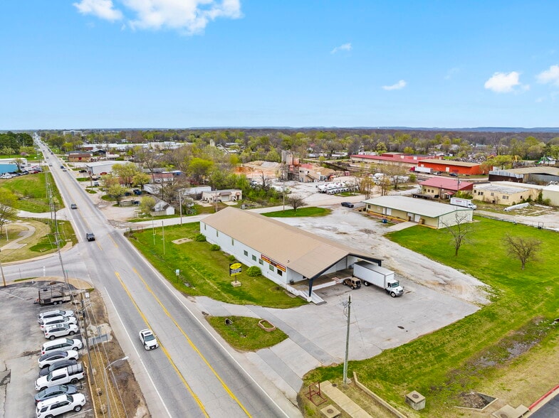 More Photos Of 721 N 2nd St, Rogers General Retail For Lease