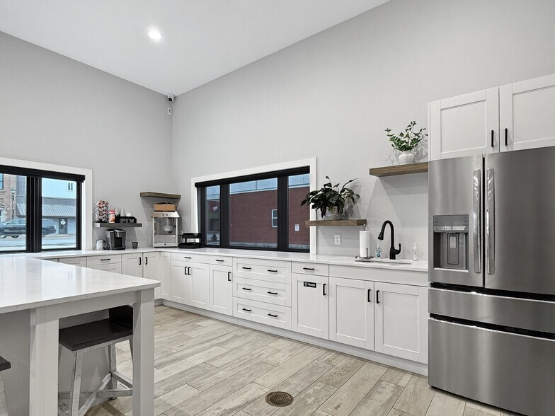 More Photos Of 204 S Main St, Woodward General Retail For Sale