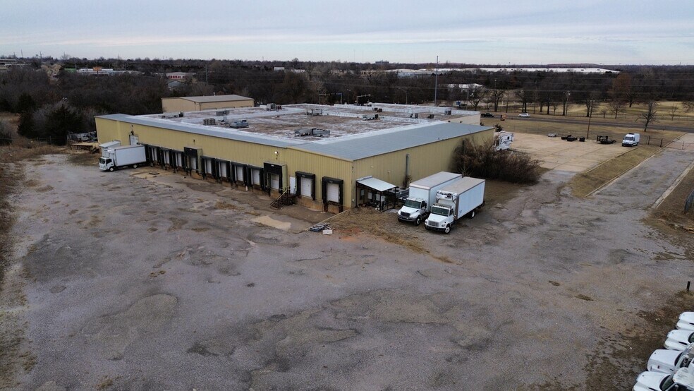 More Photos Of 8716 SE 15th St, Oklahoma City Distribution For Sale