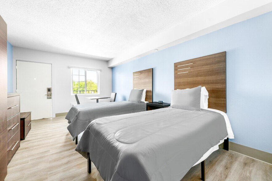 More Photos Of 5101 Messer Airport Hwy, Birmingham Hotel For Sale