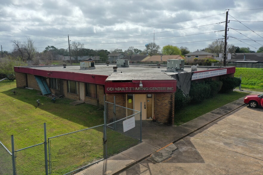 Primary Photo Of 11526 Walters Rd, Houston Freestanding For Sale