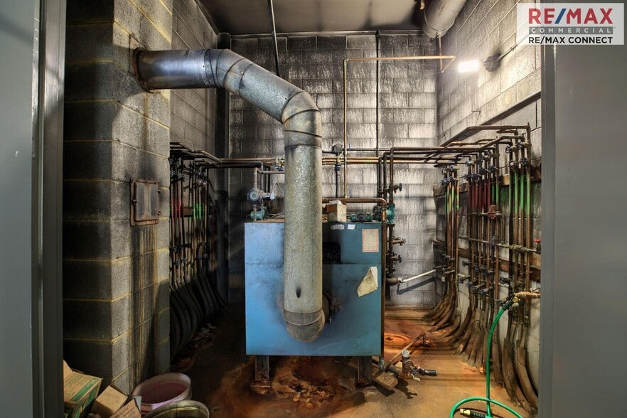 More Photos Of 2521 Hayes Rd, Hayes Light Distribution For Sale