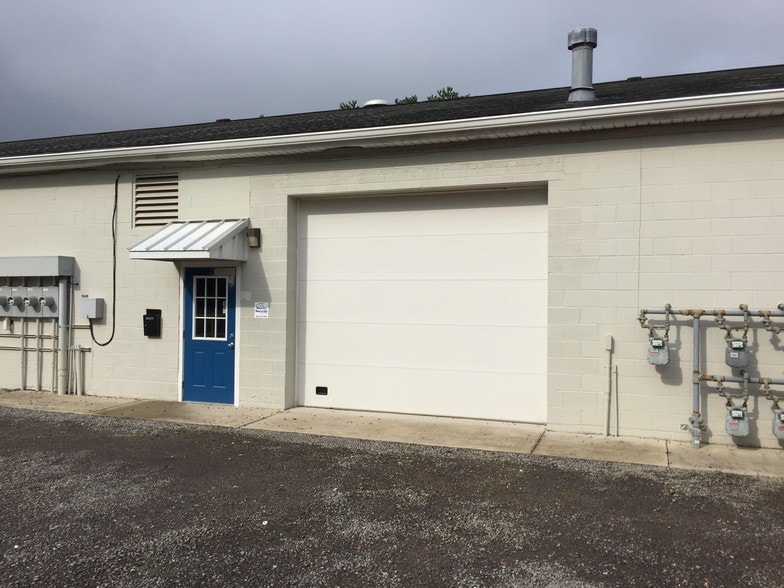 More Photos Of 1709 Lincoln Way E, Massillon Warehouse For Lease