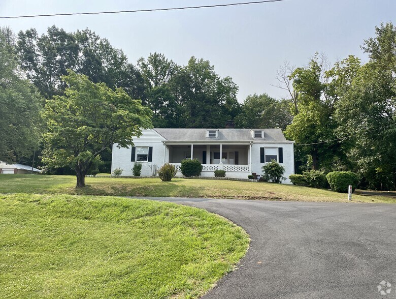 More Photos Of 175 Spotnap Rd, Charlottesville Office For Lease