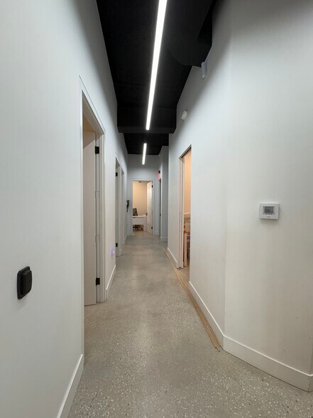 More Photos Of 429 N Lime Ave, Sarasota Freestanding For Lease