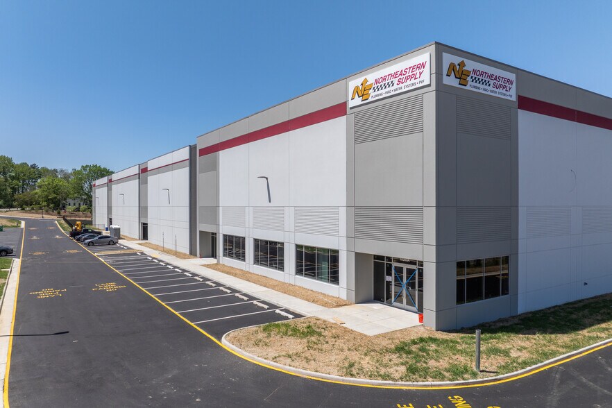 More Photos Of 10380 Cedar Ln, Glen Allen Warehouse For Lease